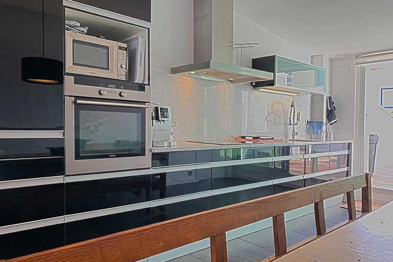 Luxe Penthouse Centrum L'Escala 300M Strand-8Pax Wifi 2Parking Apartment