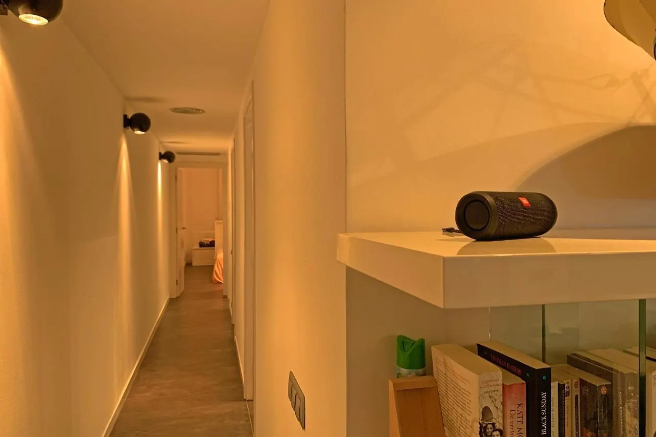 Luxe Penthouse Centrum L'Escala 300M Strand-8Pax Wifi 2Parking Apartment