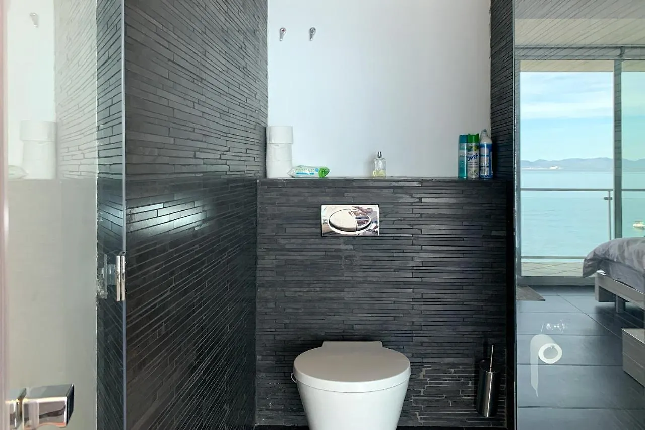 Luxe Penthouse Centrum L'Escala 300M Strand-8Pax Wifi 2Parking Apartment